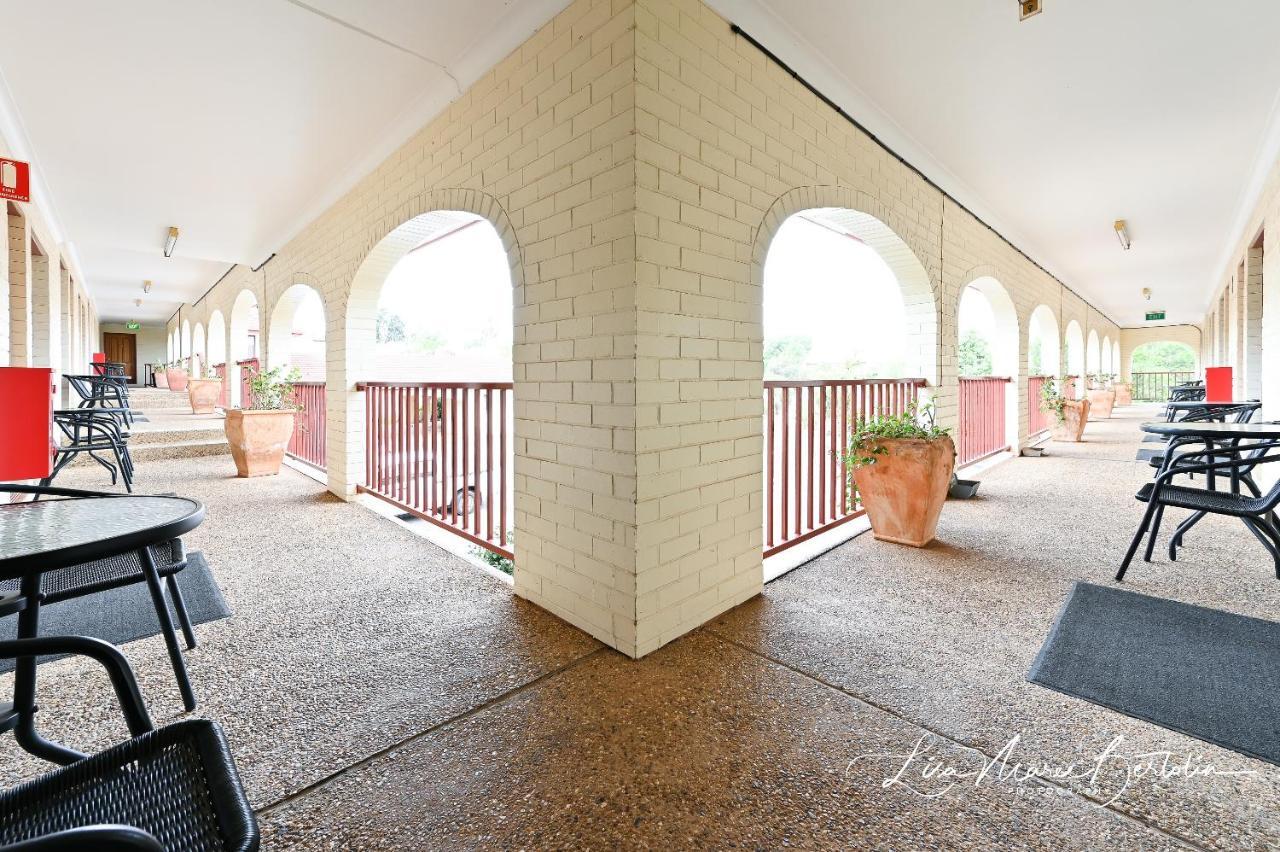Narrandera Club Motor Inn Экстерьер фото