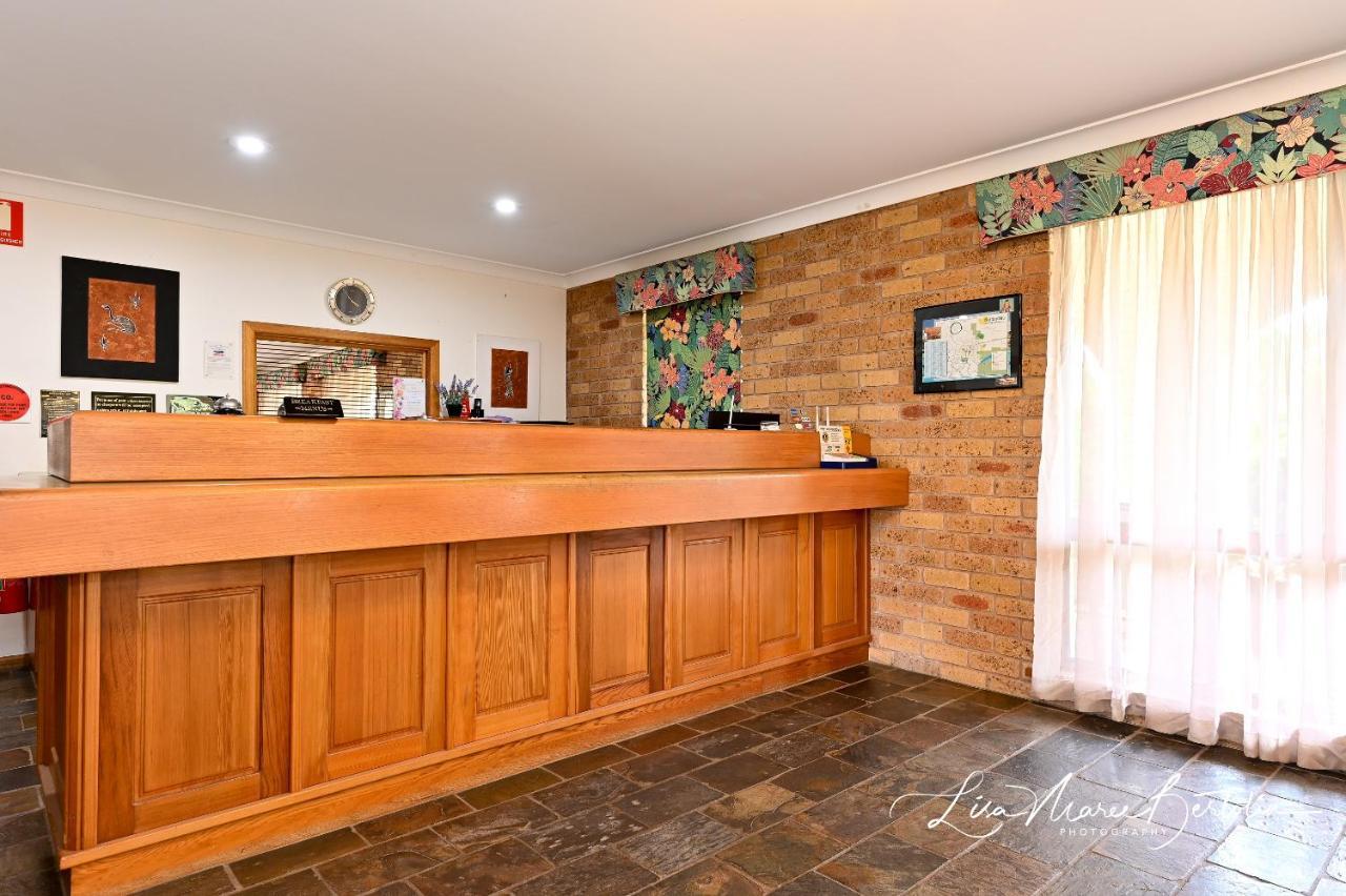 Narrandera Club Motor Inn Экстерьер фото
