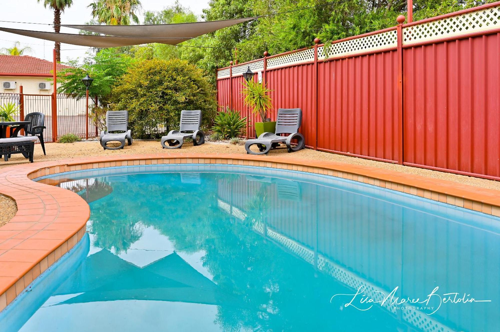 Narrandera Club Motor Inn Экстерьер фото