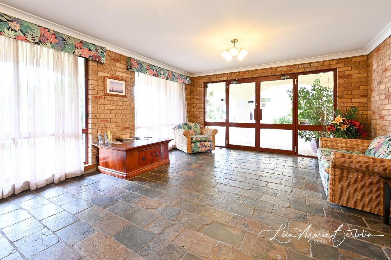 Narrandera Club Motor Inn Экстерьер фото