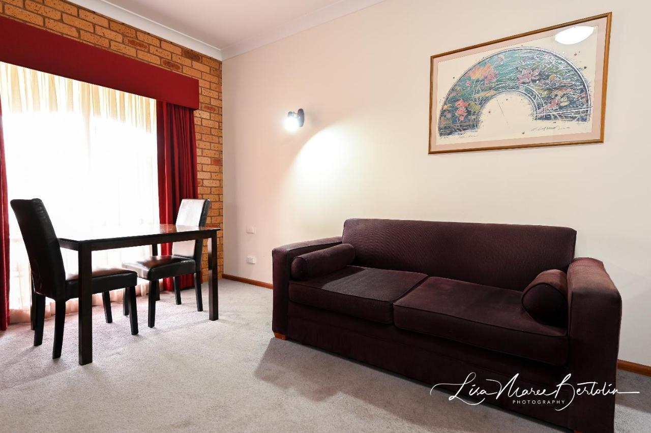 Narrandera Club Motor Inn Экстерьер фото